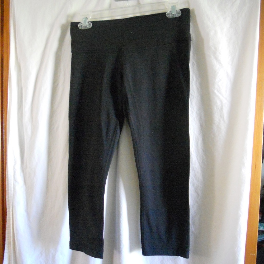 Lululemon Solid Black Crop Workout Pant 8 106259 - image 1